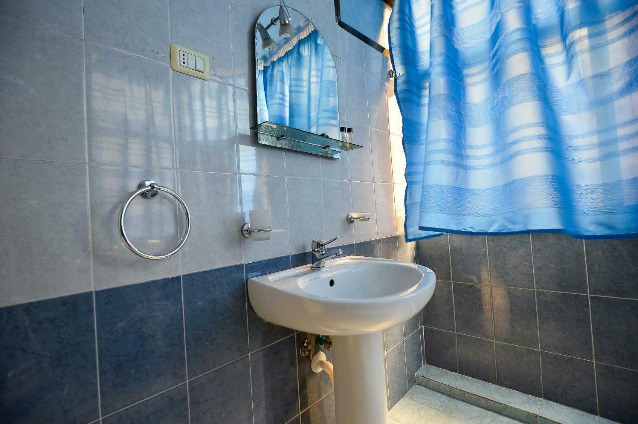 Hotel Niku Тирана Екстериор снимка