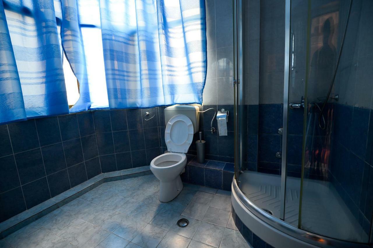 Hotel Niku Тирана Екстериор снимка