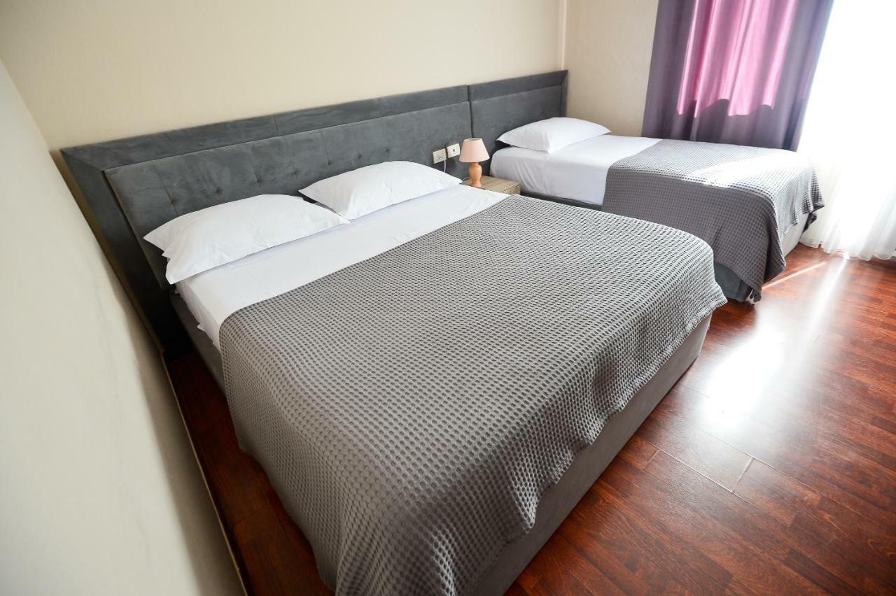 Hotel Niku Тирана Екстериор снимка