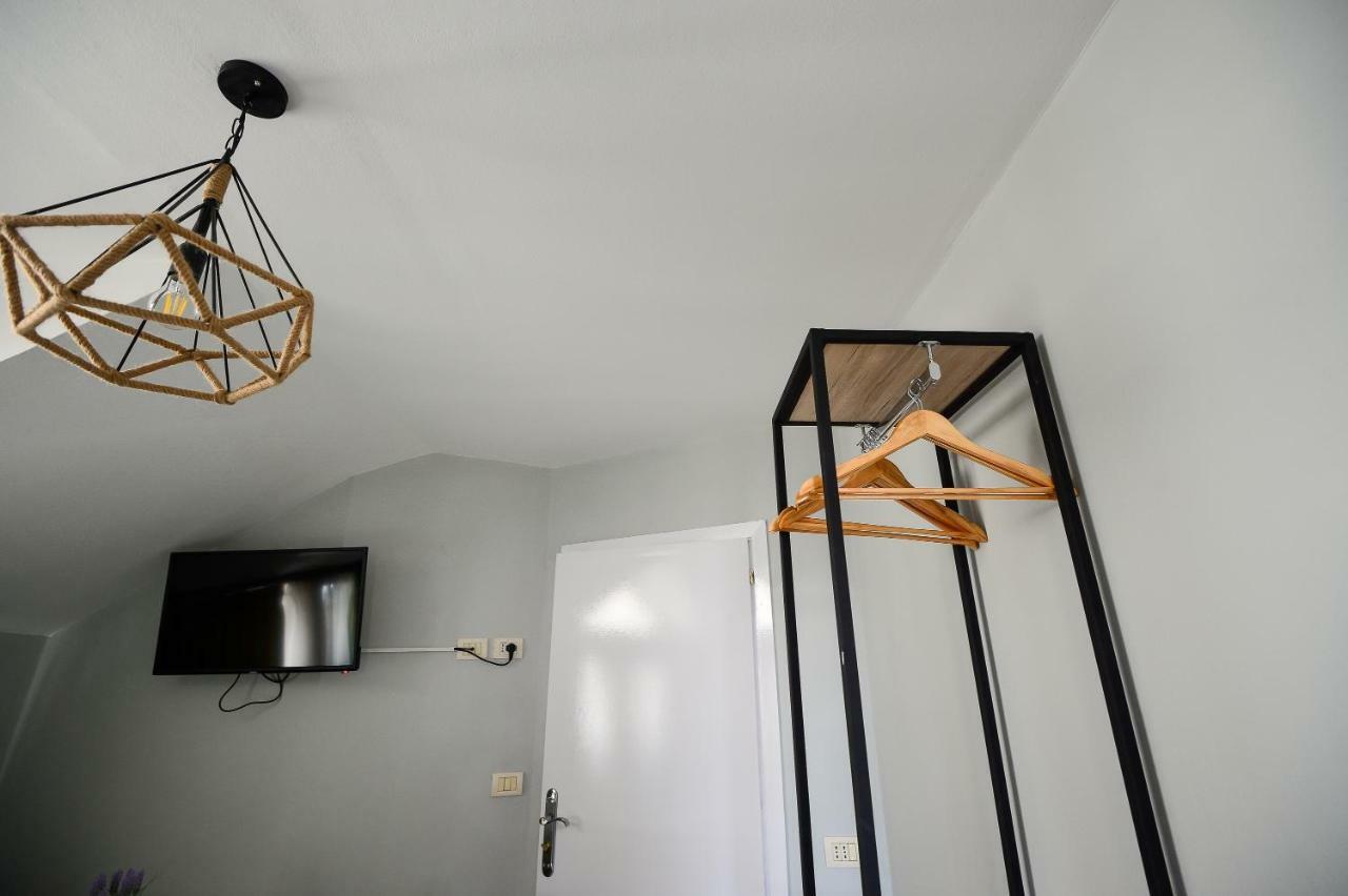 Hotel Niku Тирана Екстериор снимка