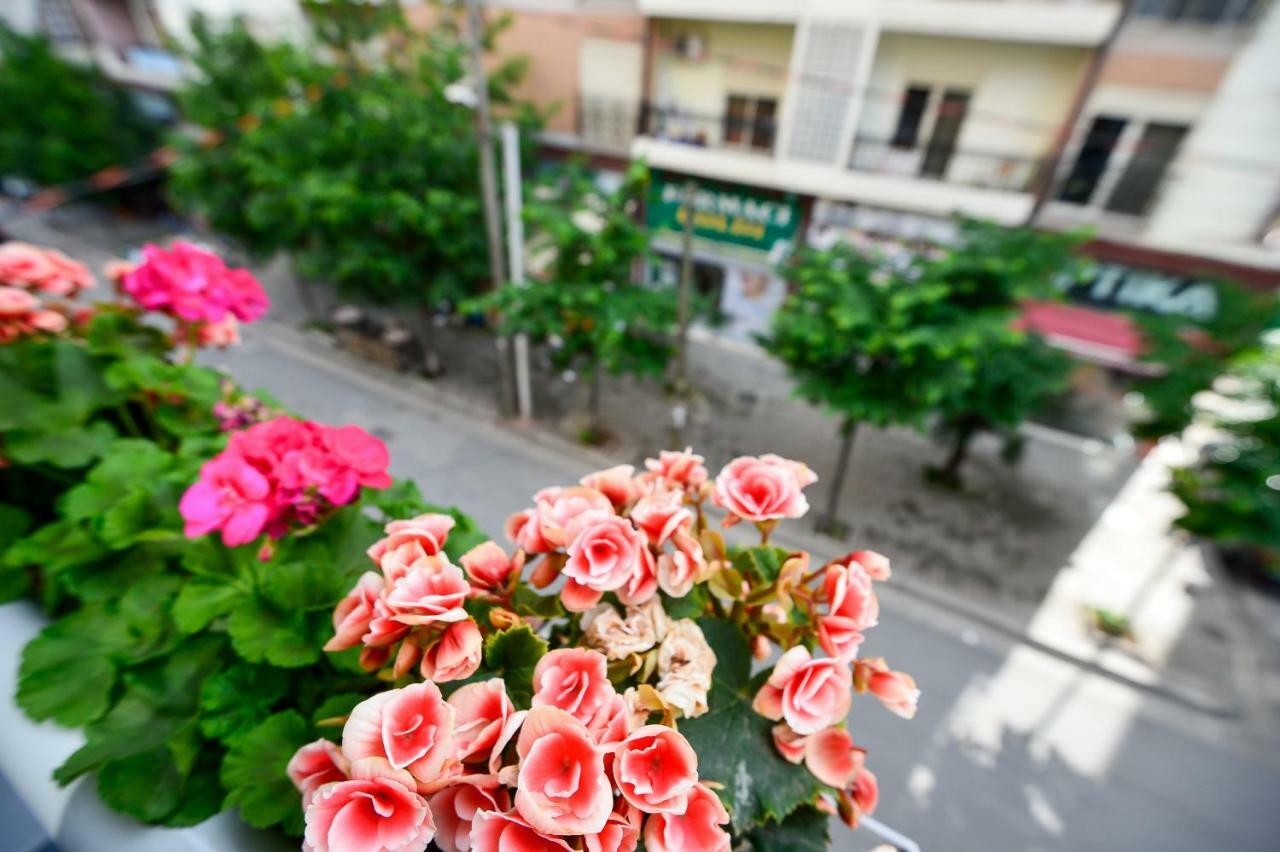 Hotel Niku Тирана Екстериор снимка