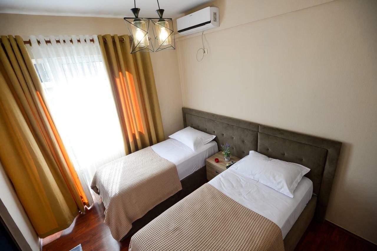 Hotel Niku Тирана Екстериор снимка