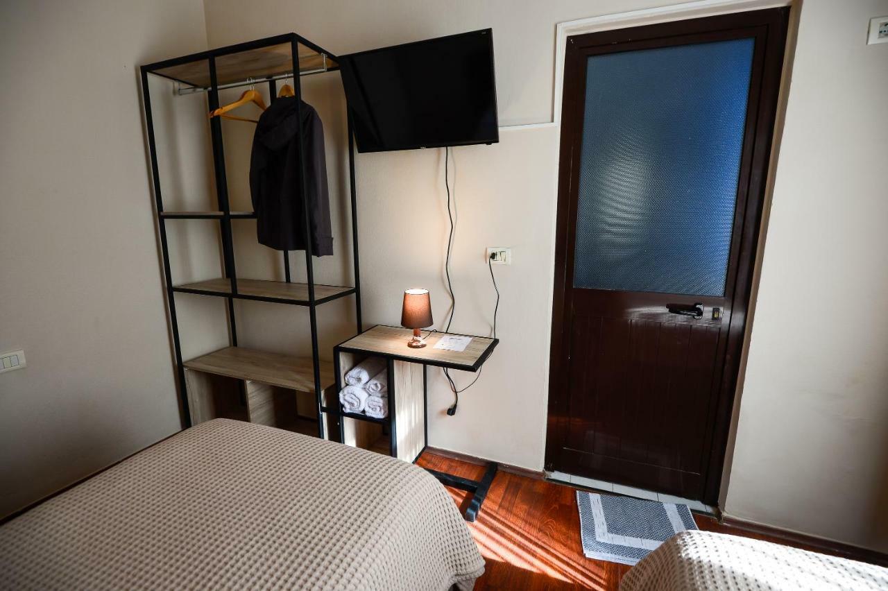 Hotel Niku Тирана Екстериор снимка