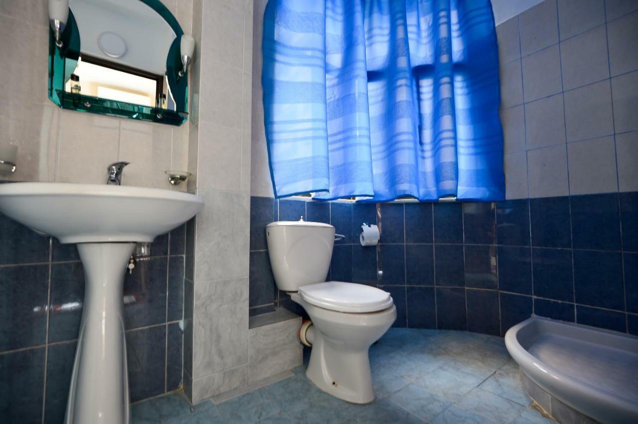 Hotel Niku Тирана Екстериор снимка