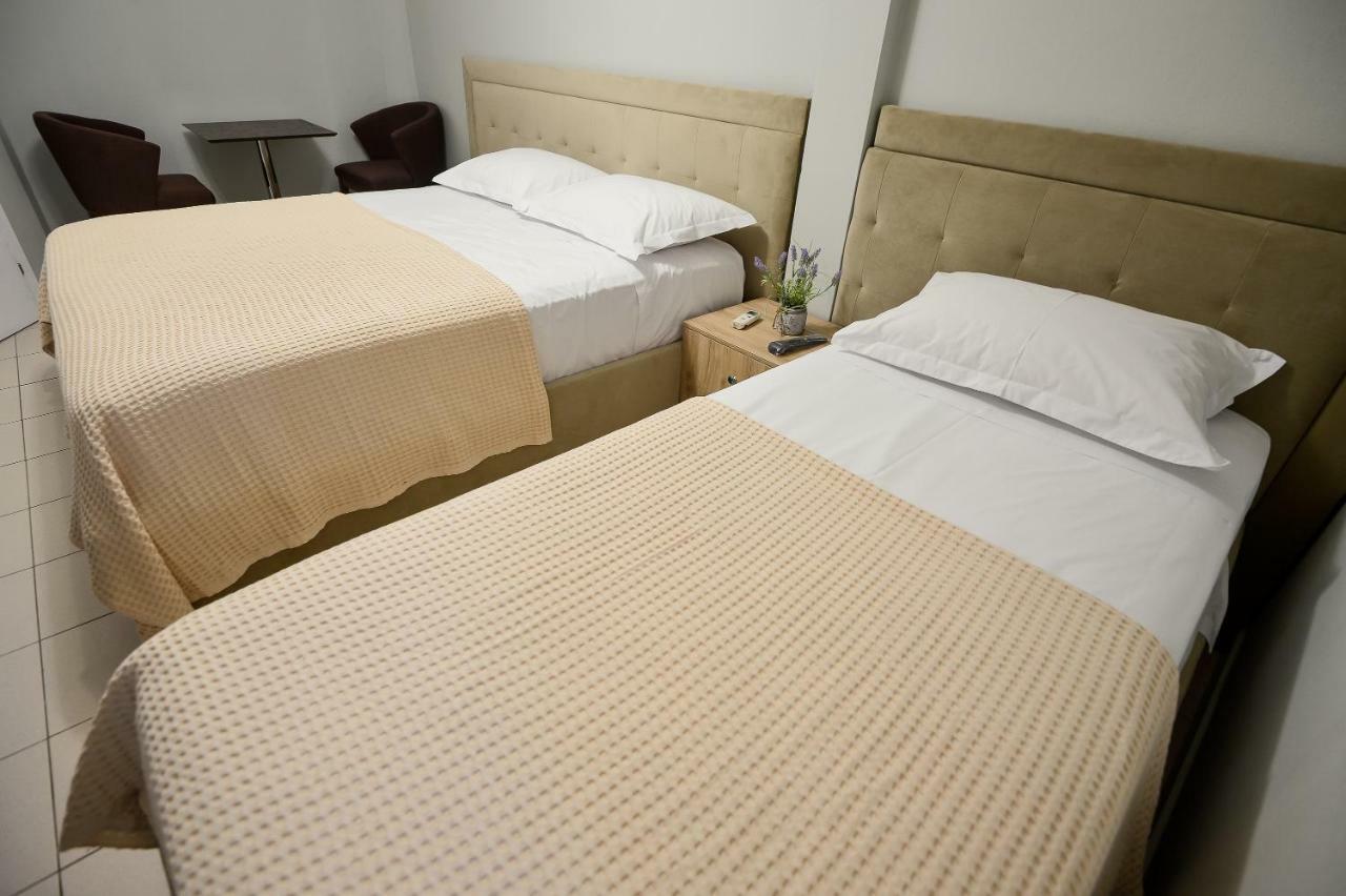 Hotel Niku Тирана Екстериор снимка