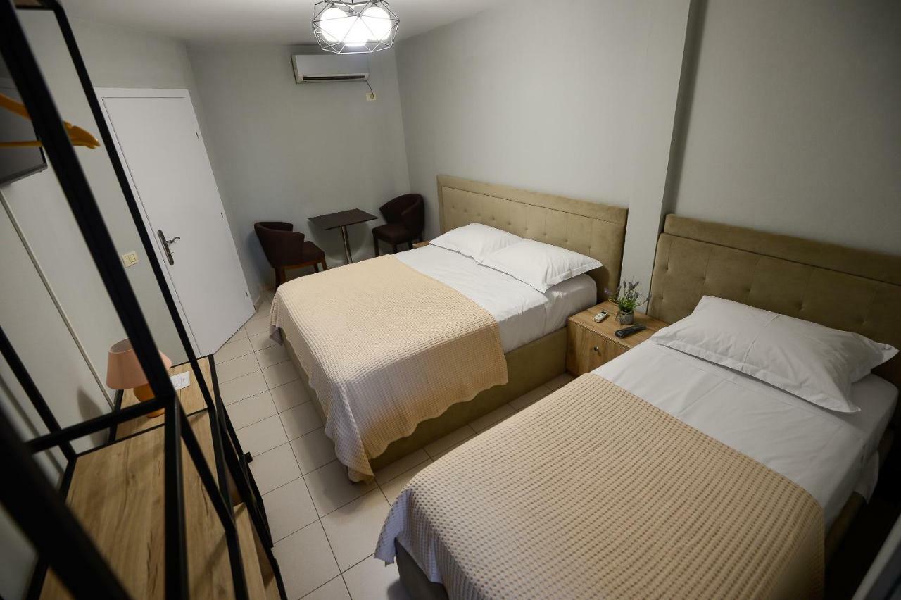 Hotel Niku Тирана Екстериор снимка