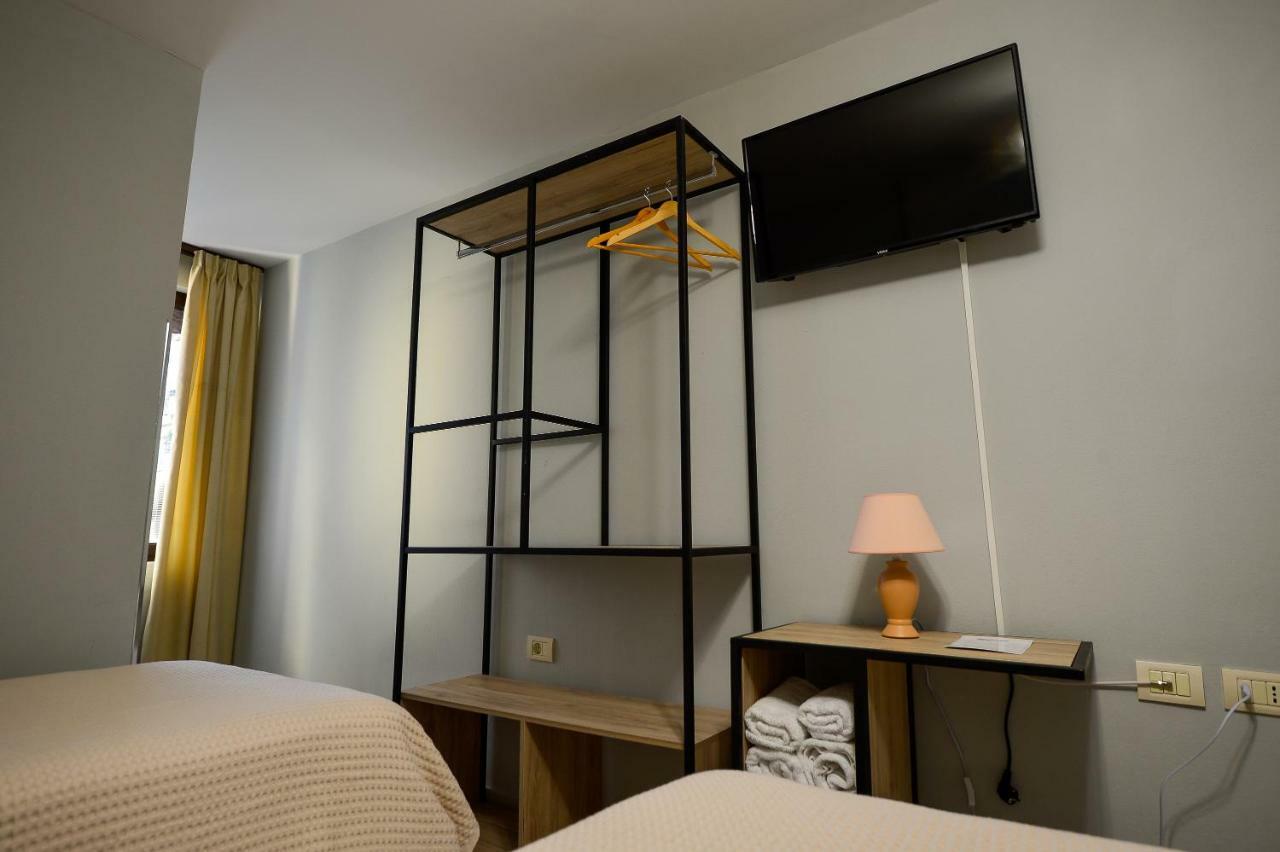 Hotel Niku Тирана Екстериор снимка
