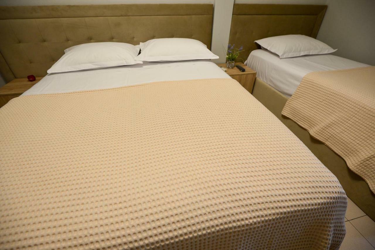 Hotel Niku Тирана Екстериор снимка