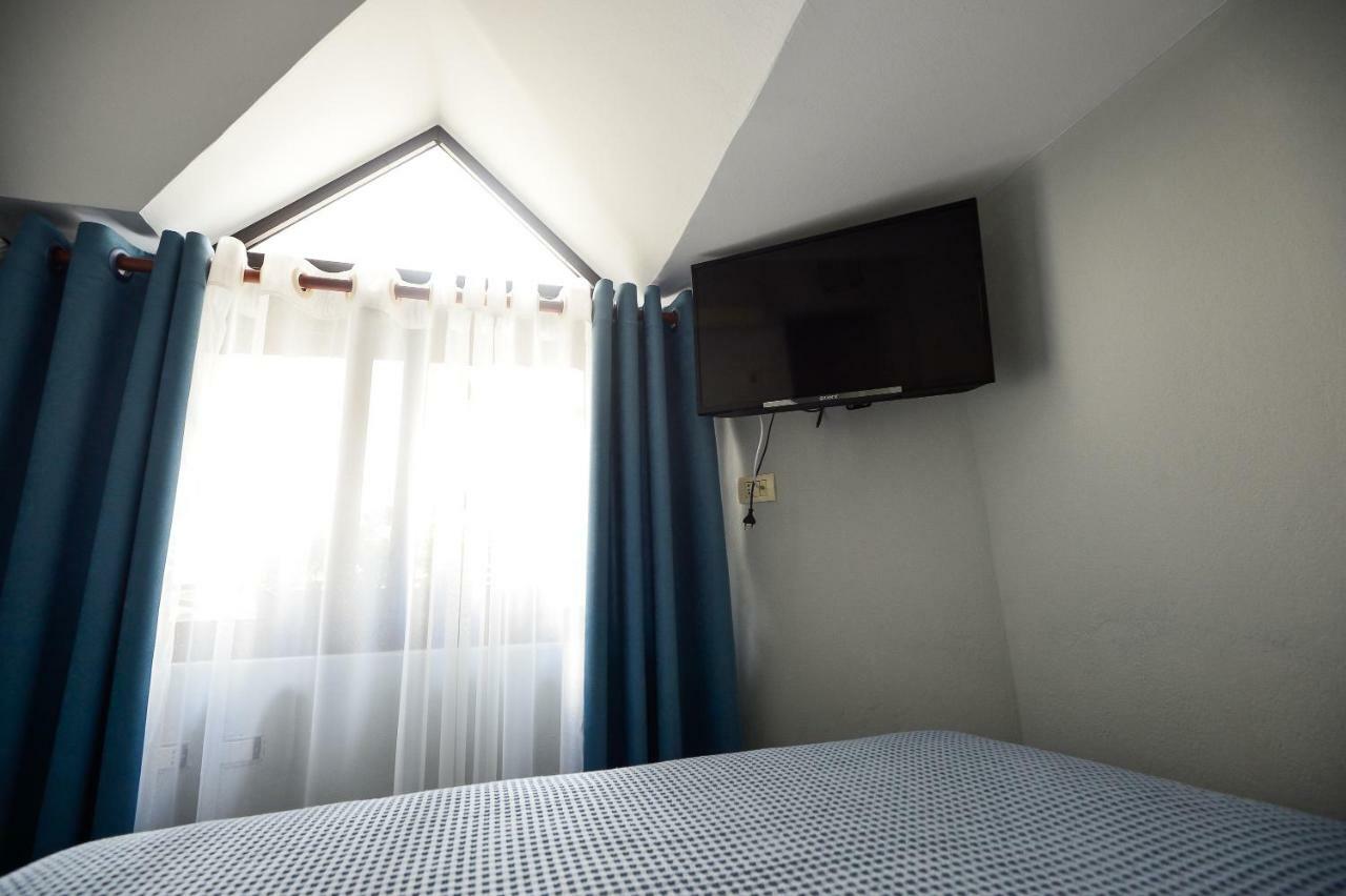 Hotel Niku Тирана Екстериор снимка