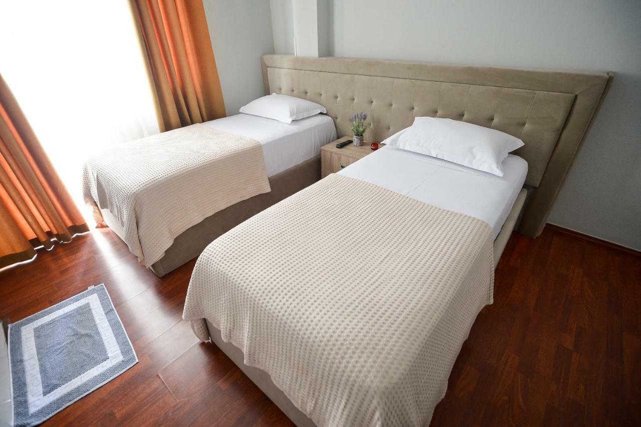 Hotel Niku Тирана Екстериор снимка