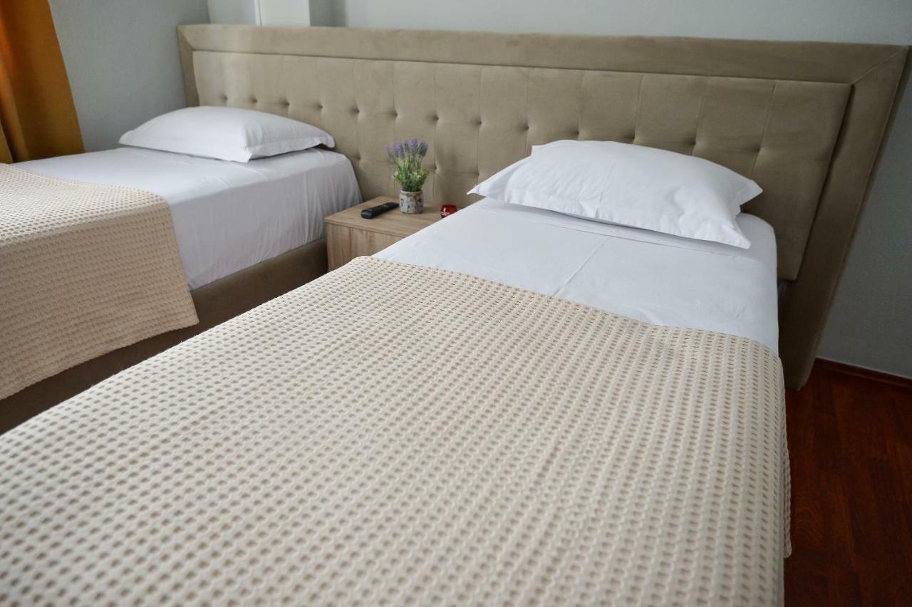 Hotel Niku Тирана Екстериор снимка