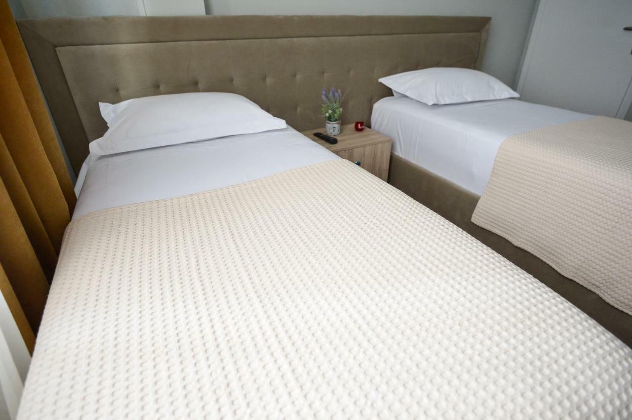 Hotel Niku Тирана Екстериор снимка