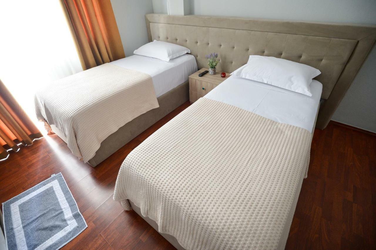 Hotel Niku Тирана Екстериор снимка
