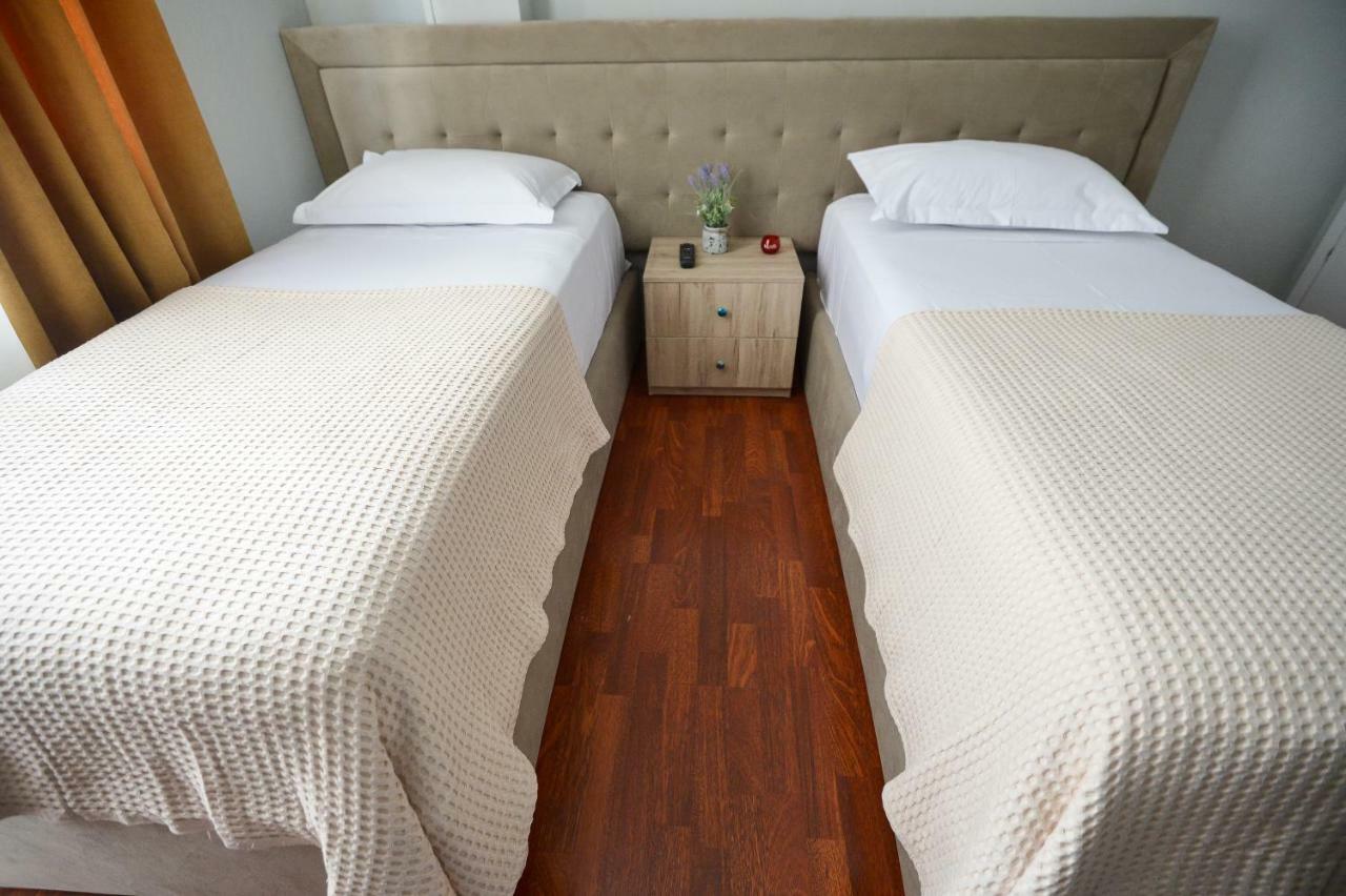 Hotel Niku Тирана Екстериор снимка